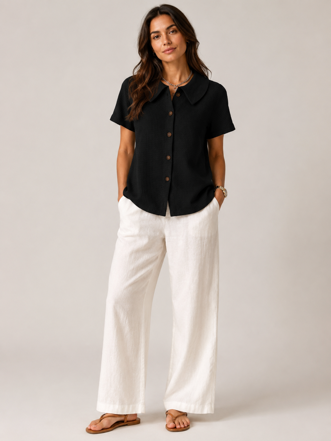 Saveraine - Damesblouse met klassieke kraag en contrasterende knopen