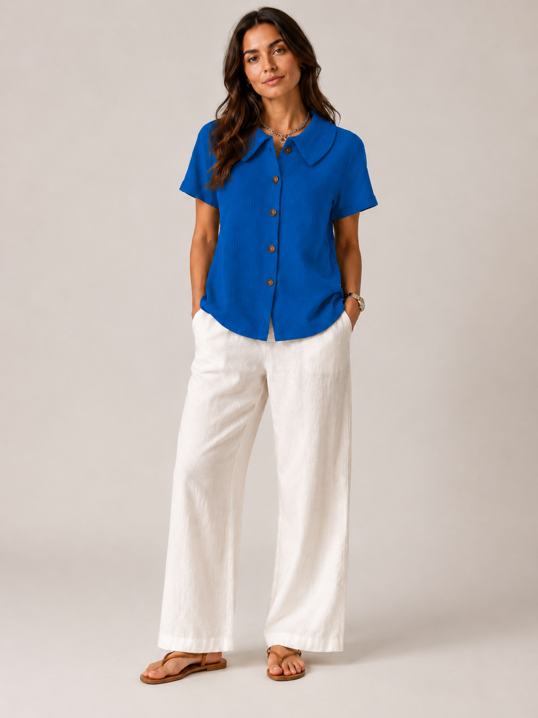 Saveraine - Damesblouse met klassieke kraag en contrasterende knopen