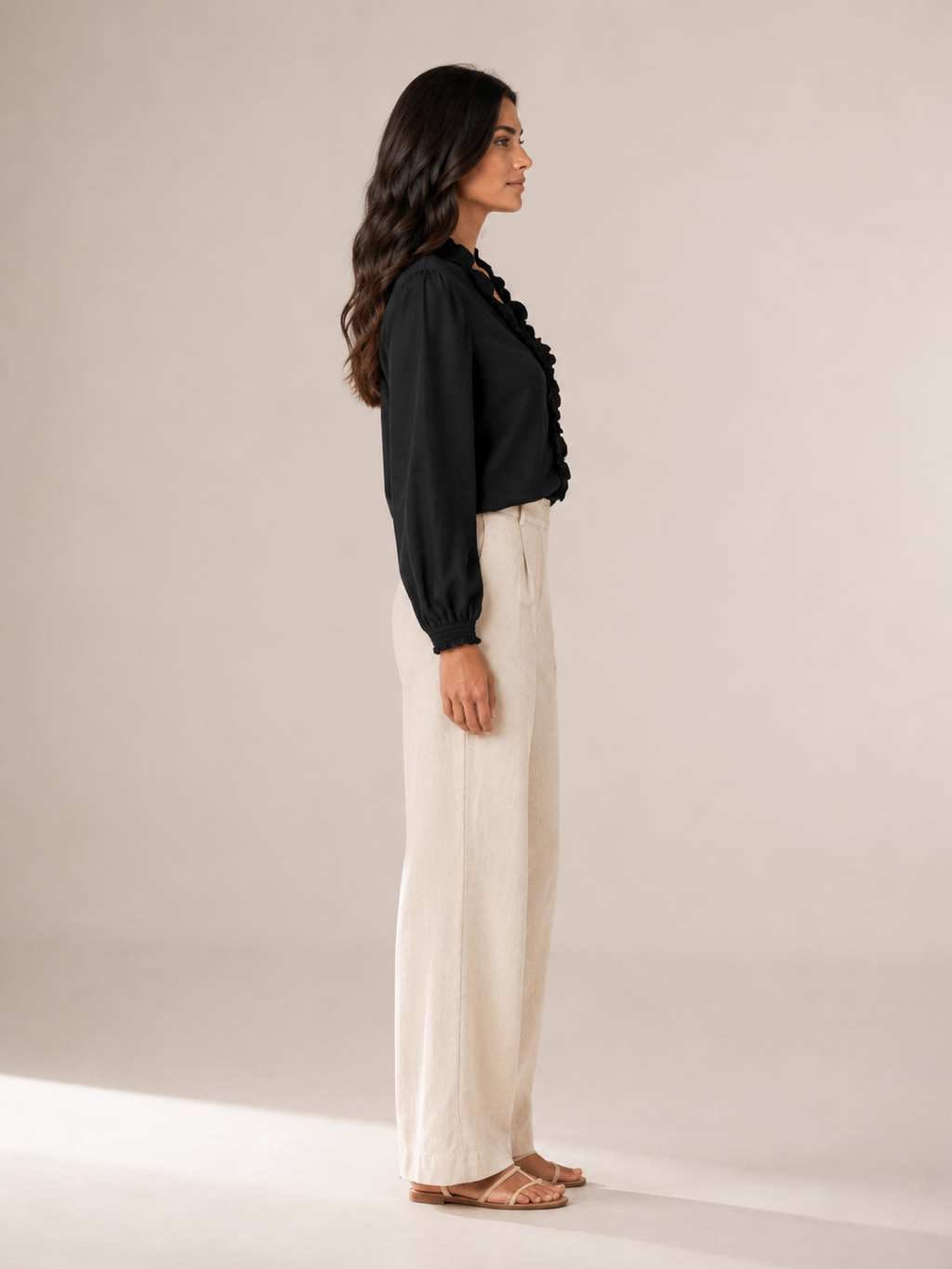 Sovéliane - Dames Blouse Met Ruches Langs De V-hals En Lange Mouwen