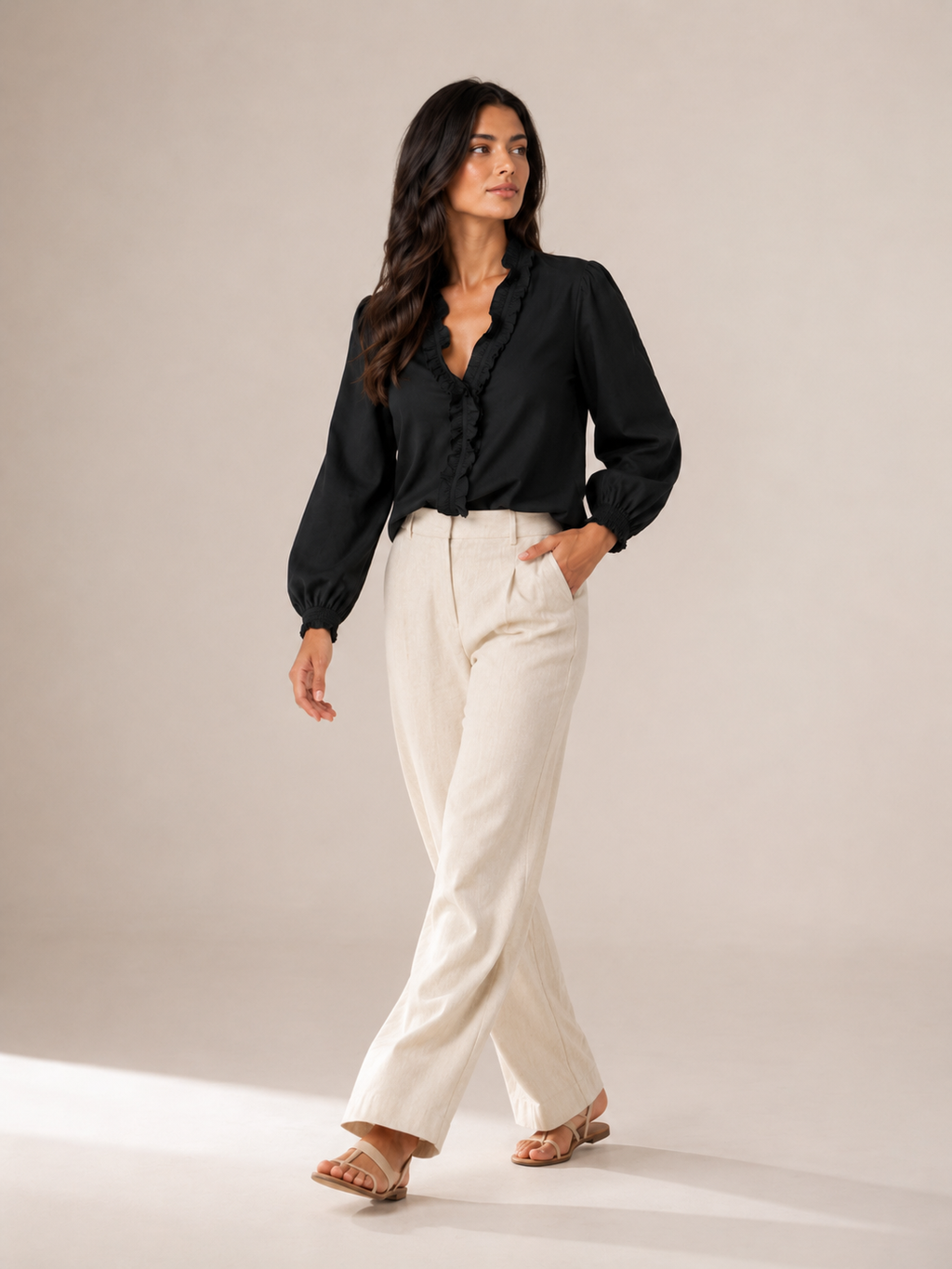 Sovéliane - Dames Blouse Met Ruches Langs De V-hals En Lange Mouwen