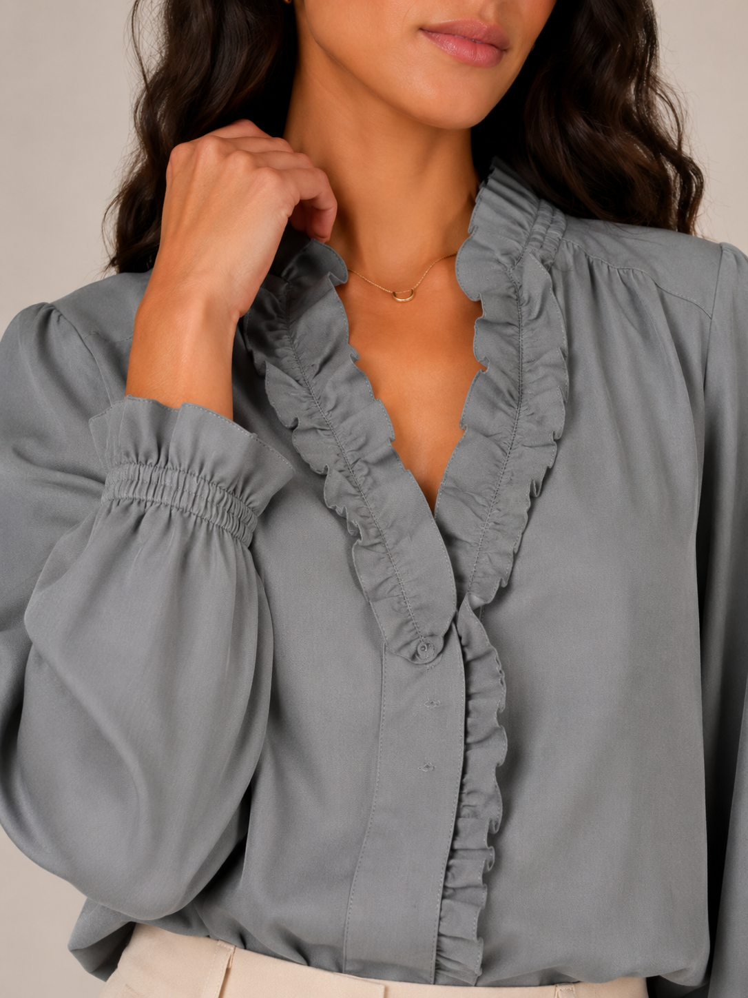 Sovéliane - Dames Blouse Met Ruches Langs De V-hals En Lange Mouwen