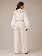 Sélénora - Dames Kanten Blouse Met V-hals En Pofmouwen
