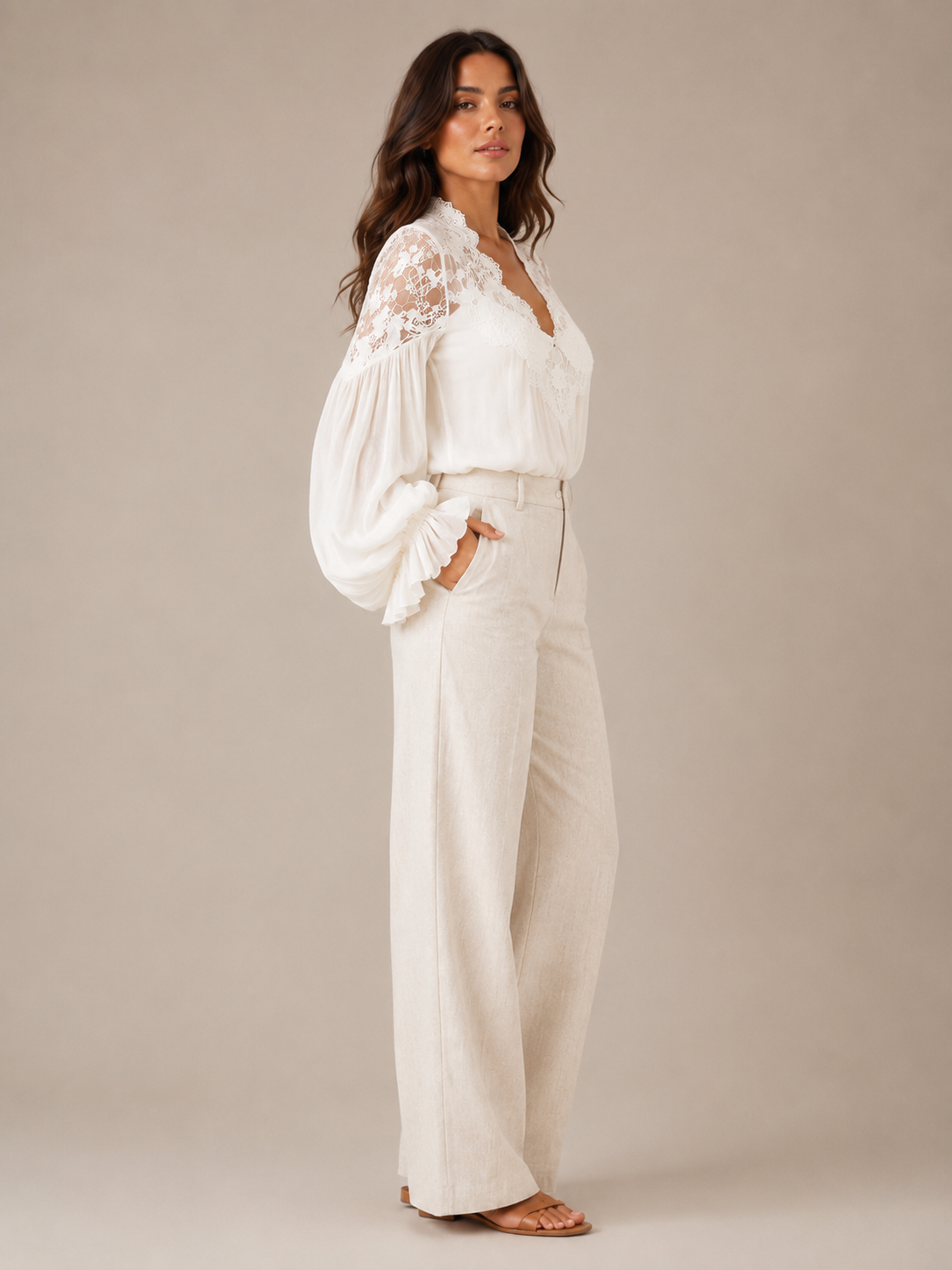 Sélénora - Dames Kanten Blouse Met V-hals En Pofmouwen