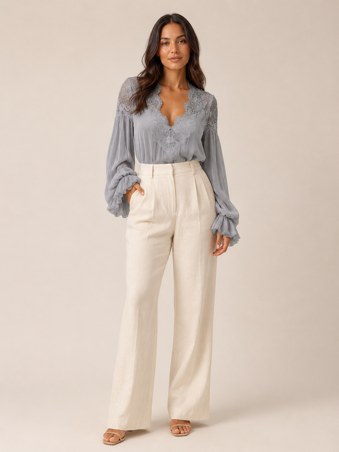 Sélénora - Kanten blouse met V-hals en pofmouwen