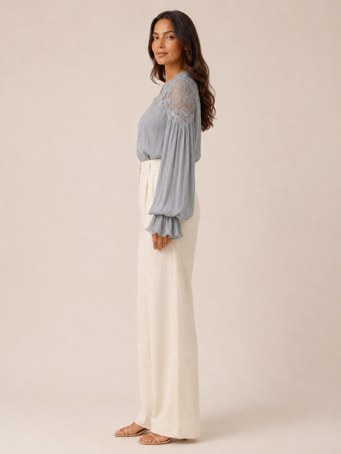 Sélénora - Dames Kanten Blouse Met V-hals En Pofmouwen