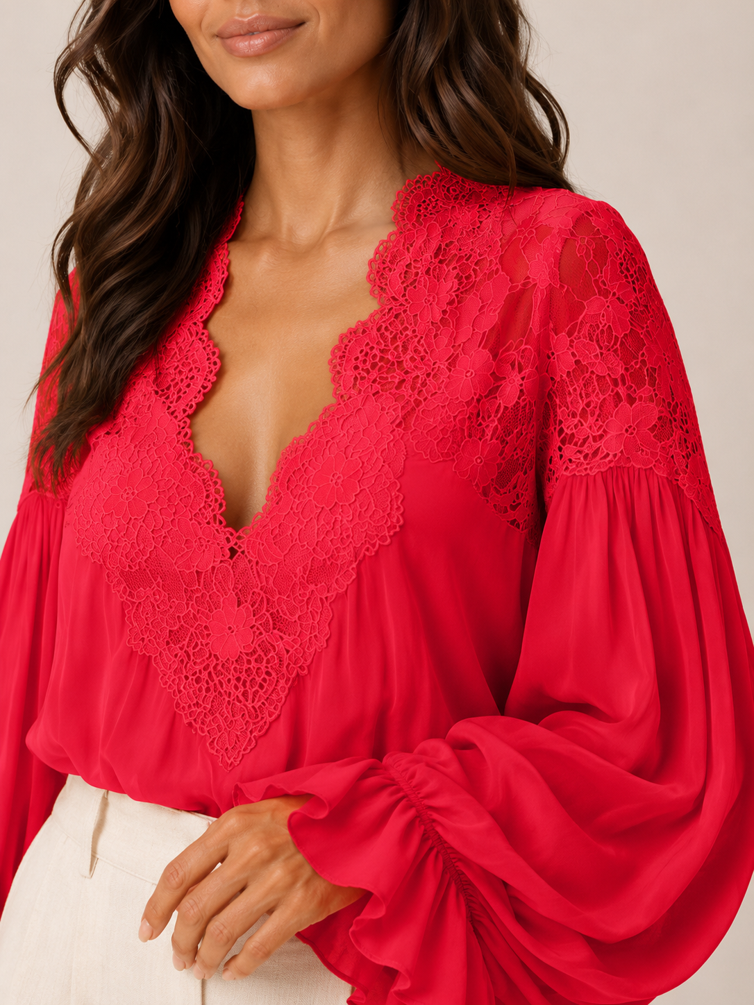 Sélénora - Dames Kanten Blouse Met V-hals En Pofmouwen