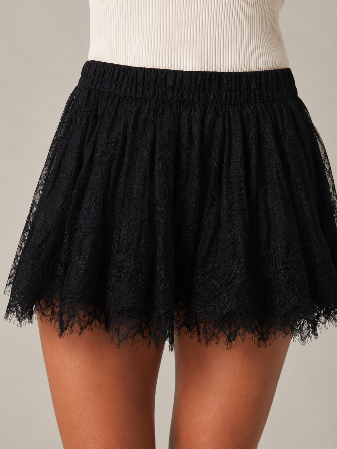Perdita - Dames Kanten Mini-rok Met Ruches En Lage Taille