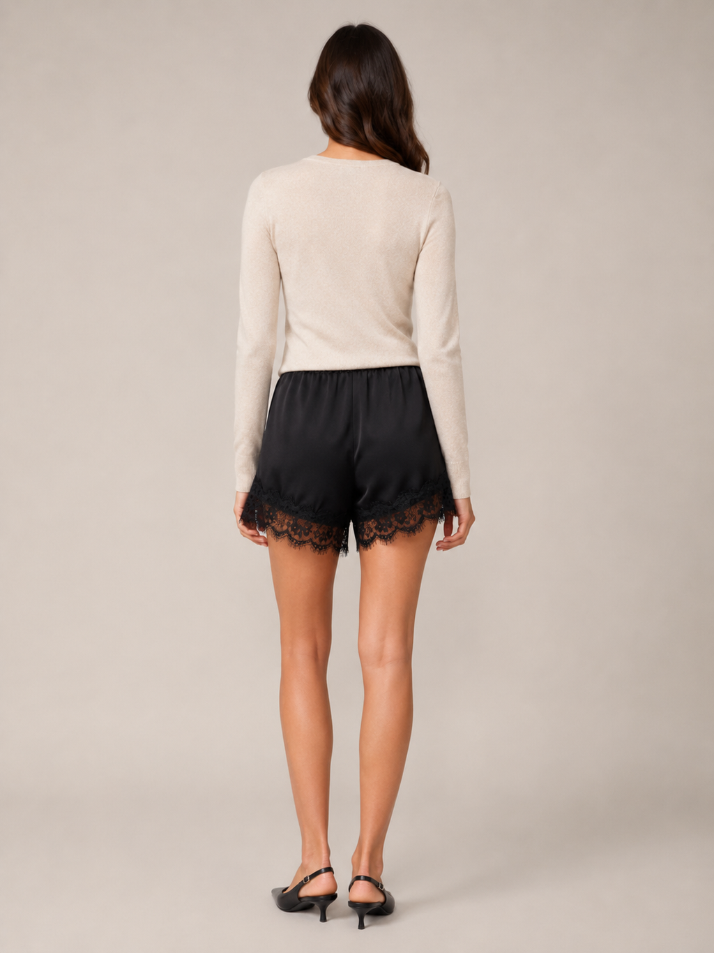 Pepita - Dames Satijnen Short Met Kant En Elastische Taille