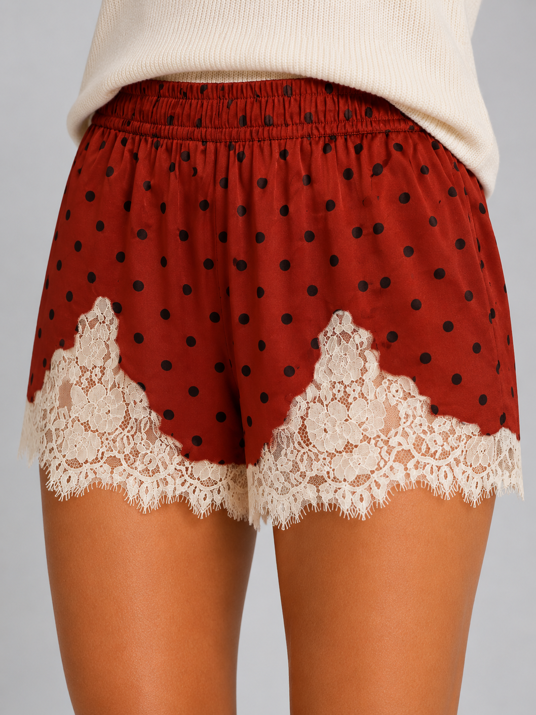 Pauleen - Dames Satijnen Short Met Stippenprint En Kanten Rand