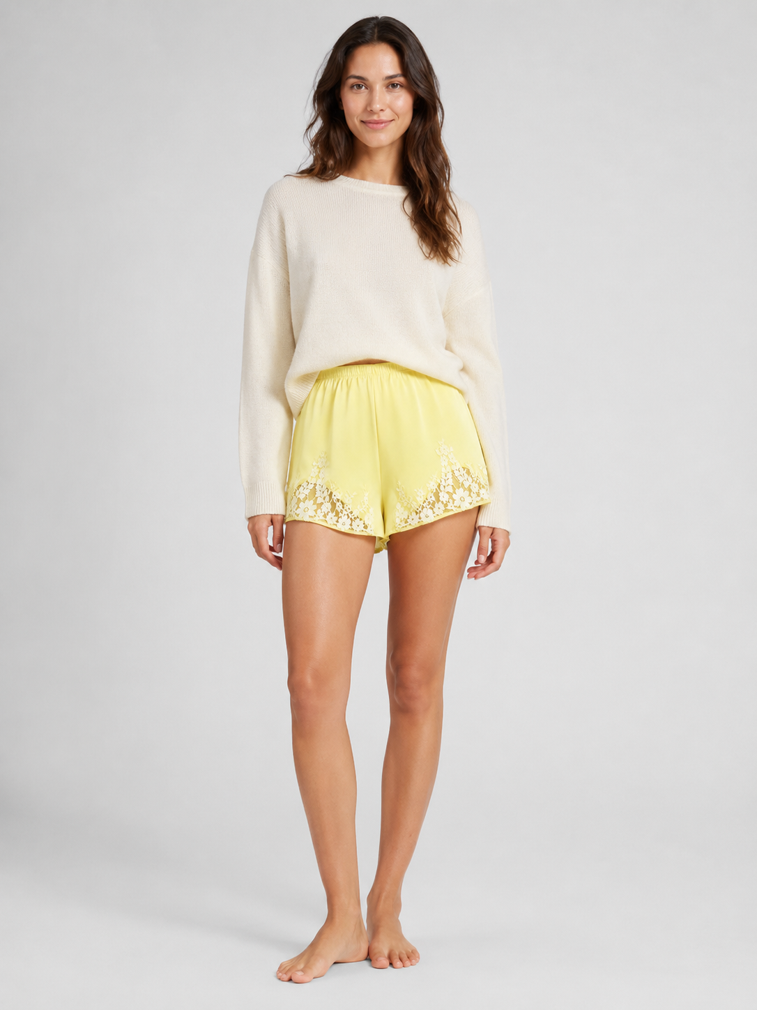 Palina - Dames Satijnen Short Met Kantdetails En Hoge Taille