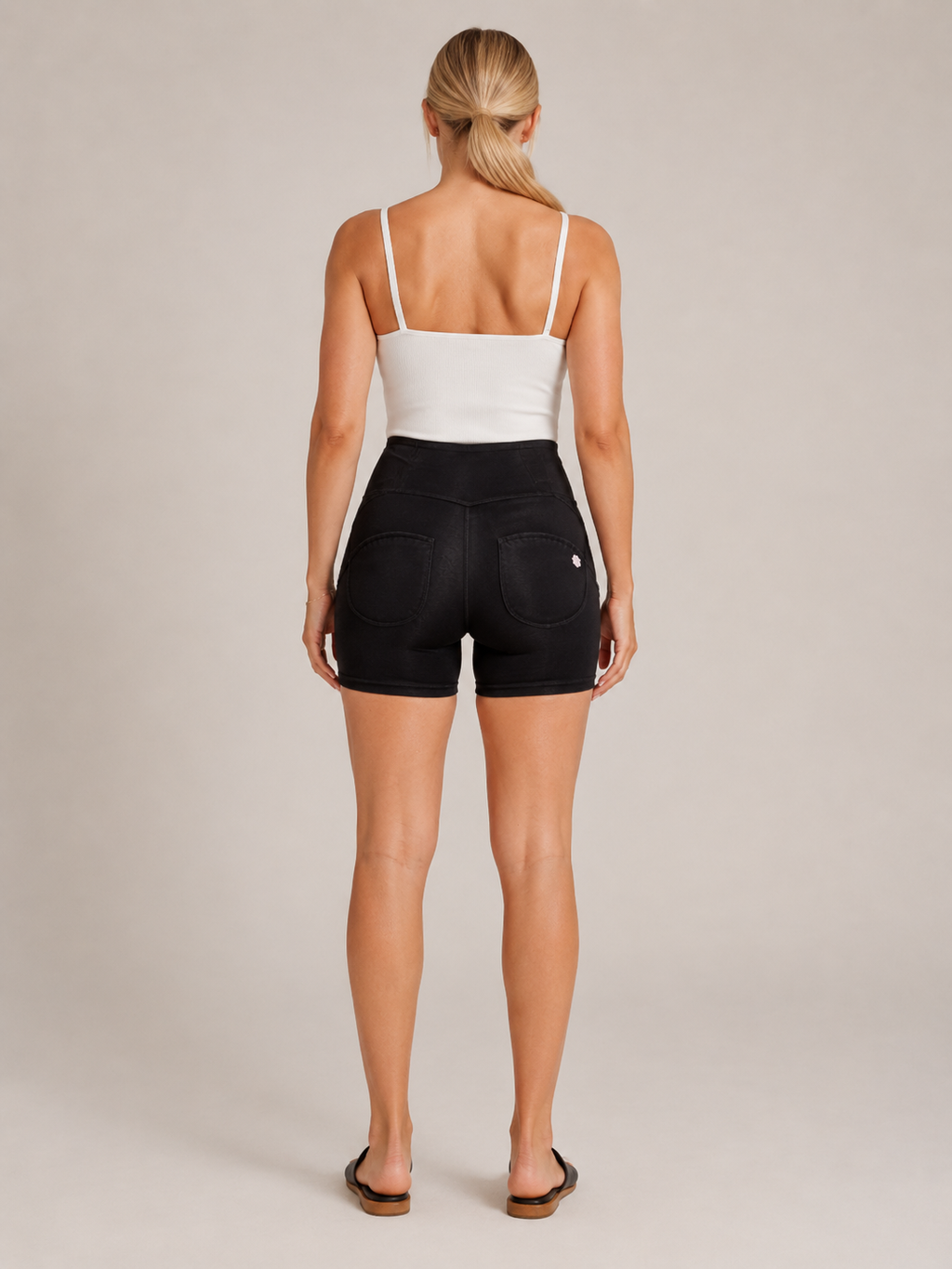 Talyssa - Dames Stretchshort Met Hoge Taille En Hartvormige Achterzakken