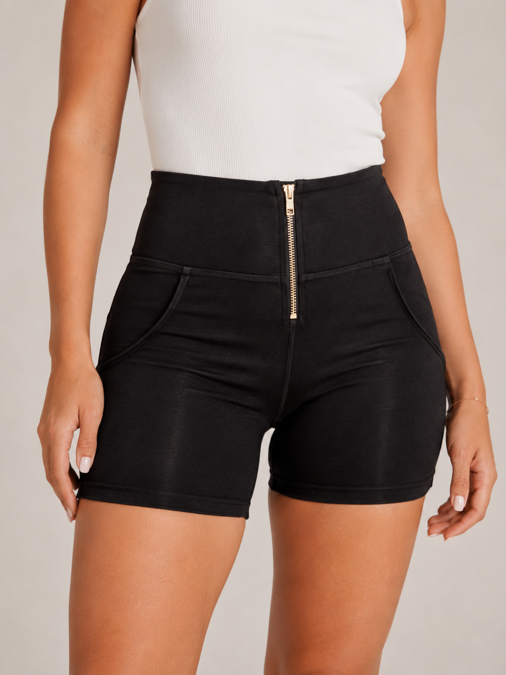 Talyssa - Dames Stretchshort Met Hoge Taille En Hartvormige Achterzakken