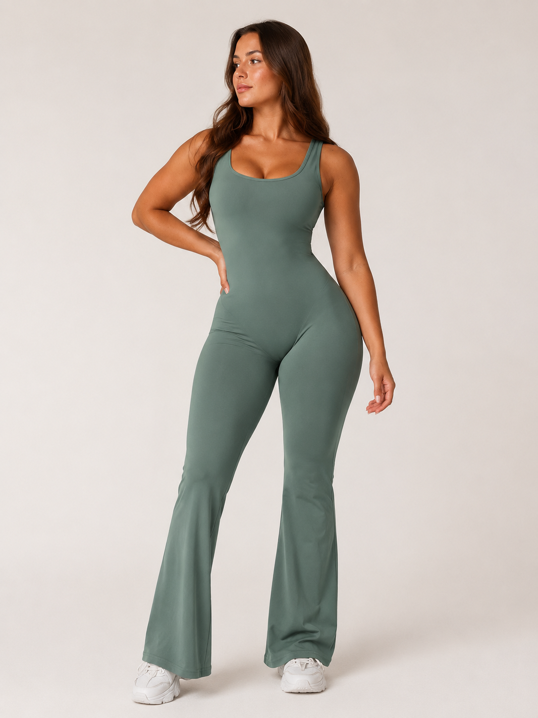 Kessia - Flared Sport Jumpsuit Met Open Rug