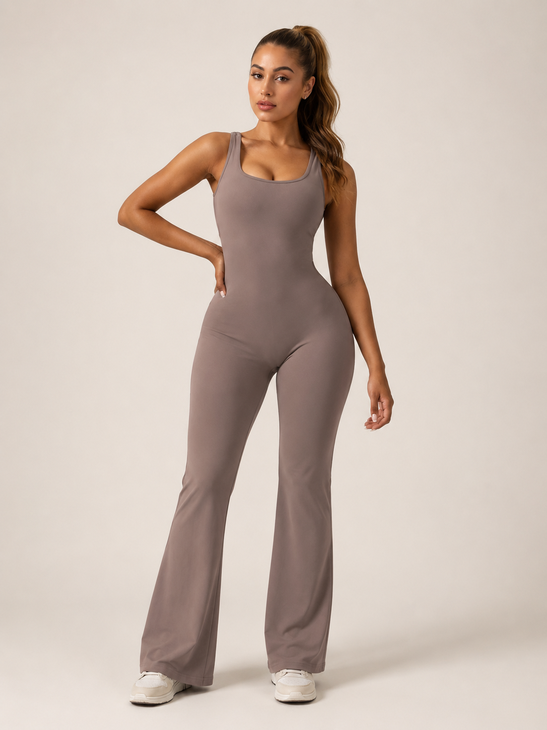 Kessia - Flared Sport Jumpsuit Met Open Rug