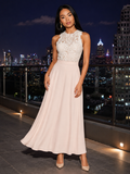 Klara - Lichtroze Kanten Maxi-jurk Met Tailleaccent