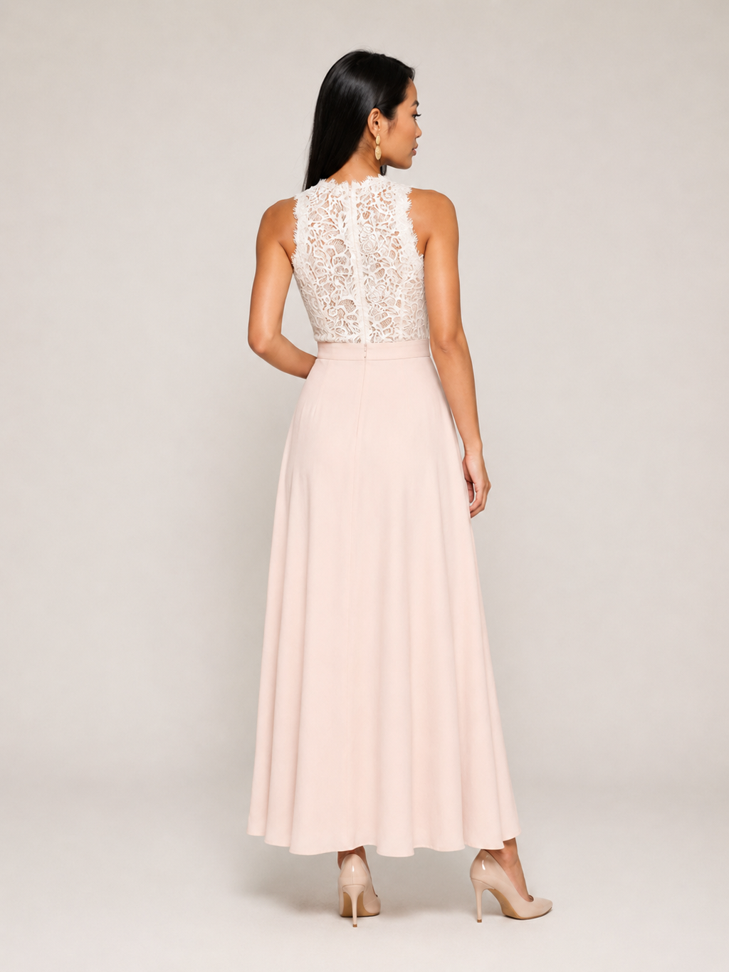 Klara - Lichtroze Kanten Maxi-jurk Met Tailleaccent