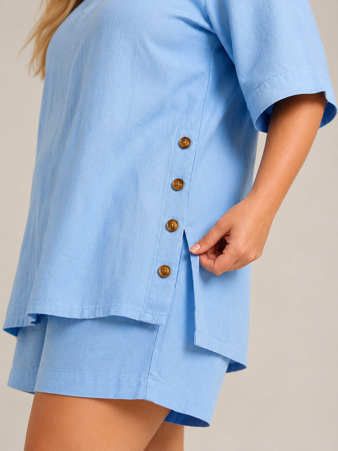 Undine - Dames Tweedelige Set Met Knoopdetails En Wijde Short
