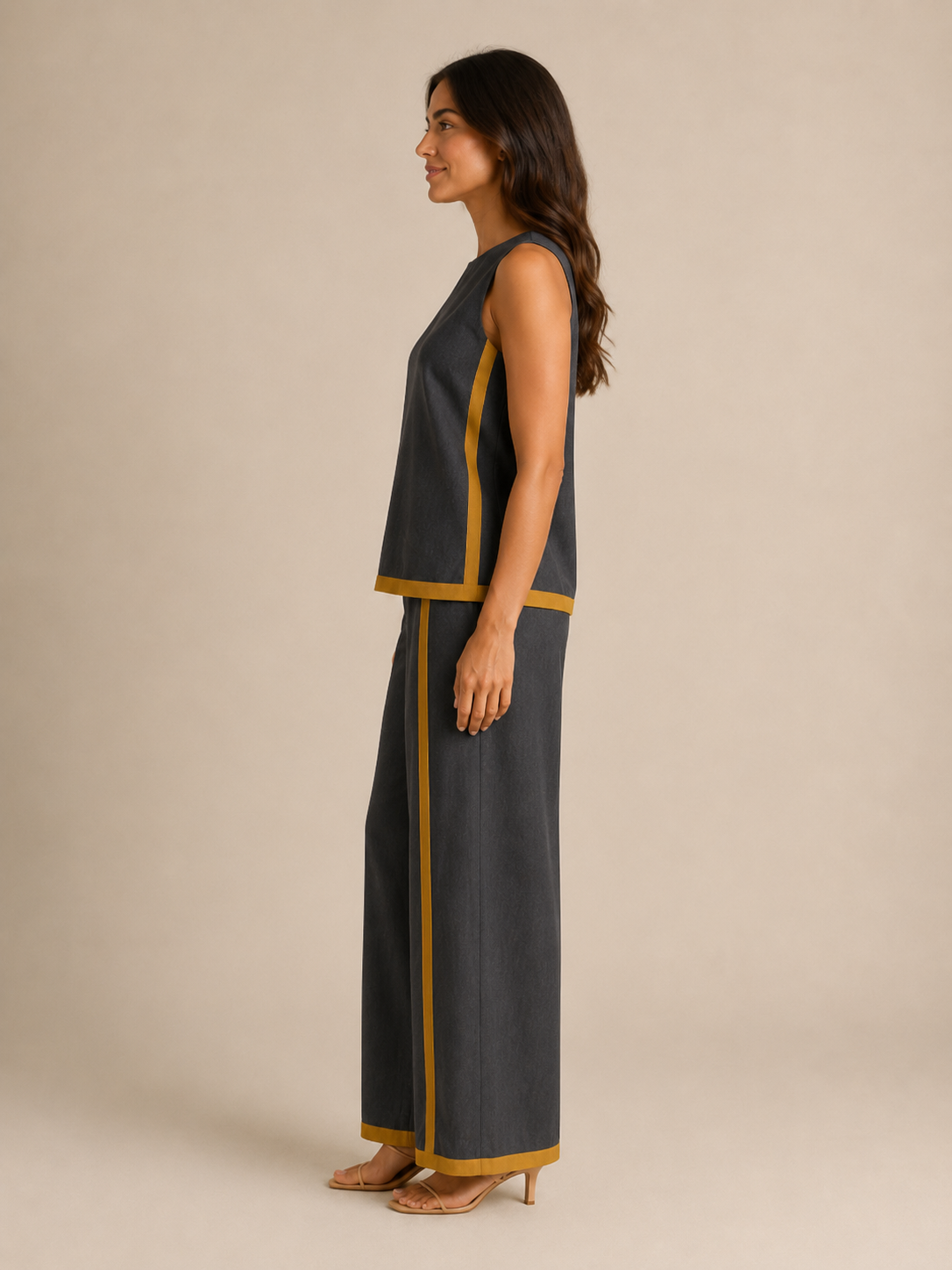 Ursina - Dames Tweedelige Set Met Contrasterende Biezen En Wijde Broek