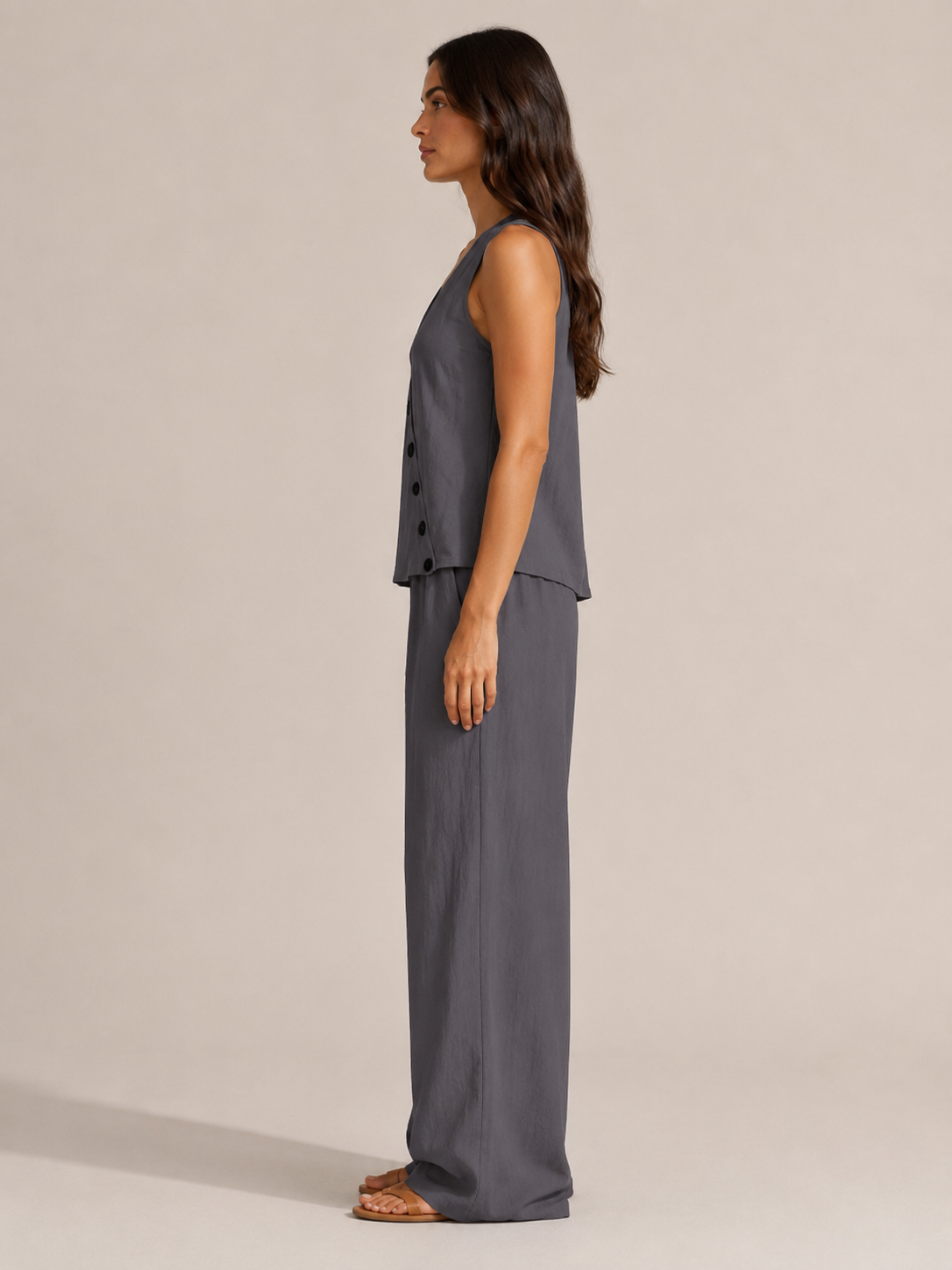 Ubah - Dames Tweedelige Set Met Asymmetrische Knoopsluiting En Wijde Pijpen