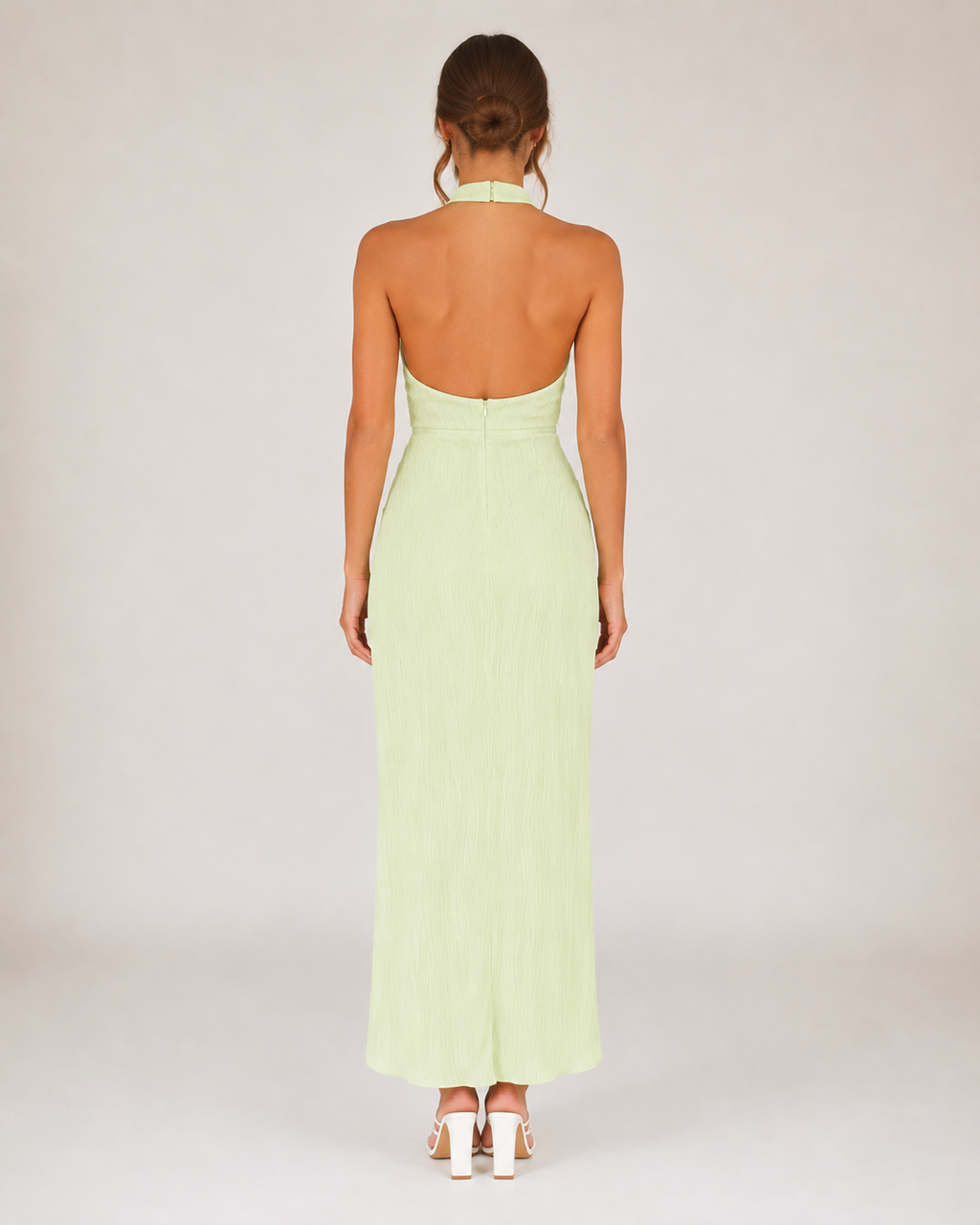 Lena - Lichtgroene Halter Maxi-jurk Met Wikkel-Look En Hoge Split