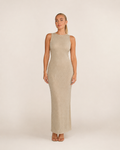 Larissa - Champagne Beige Glanzende Avondjurk Met Open Rug En Cut-Outs