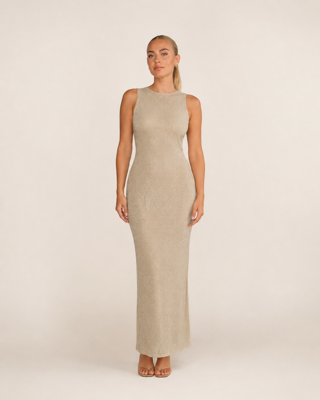 Larissa - Glanzende Avondjurk Met Open Rug En Cut-Outs