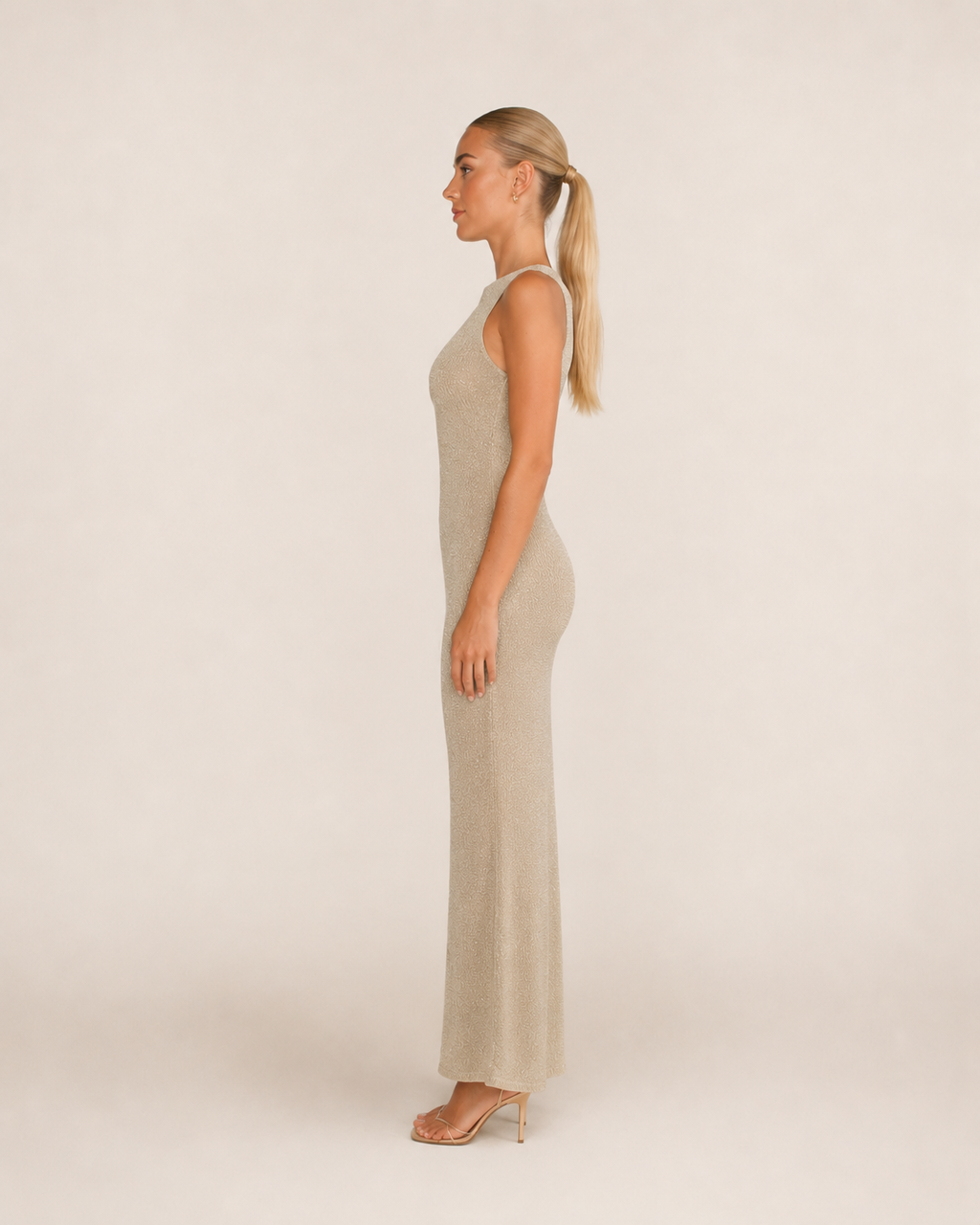 Larissa - Glanzende Avondjurk Met Open Rug En Cut-Outs