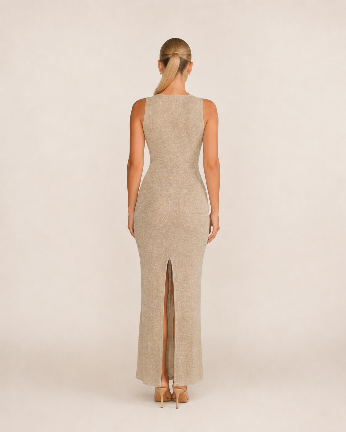 Larissa - Glanzende Avondjurk Met Open Rug En Cut-Outs