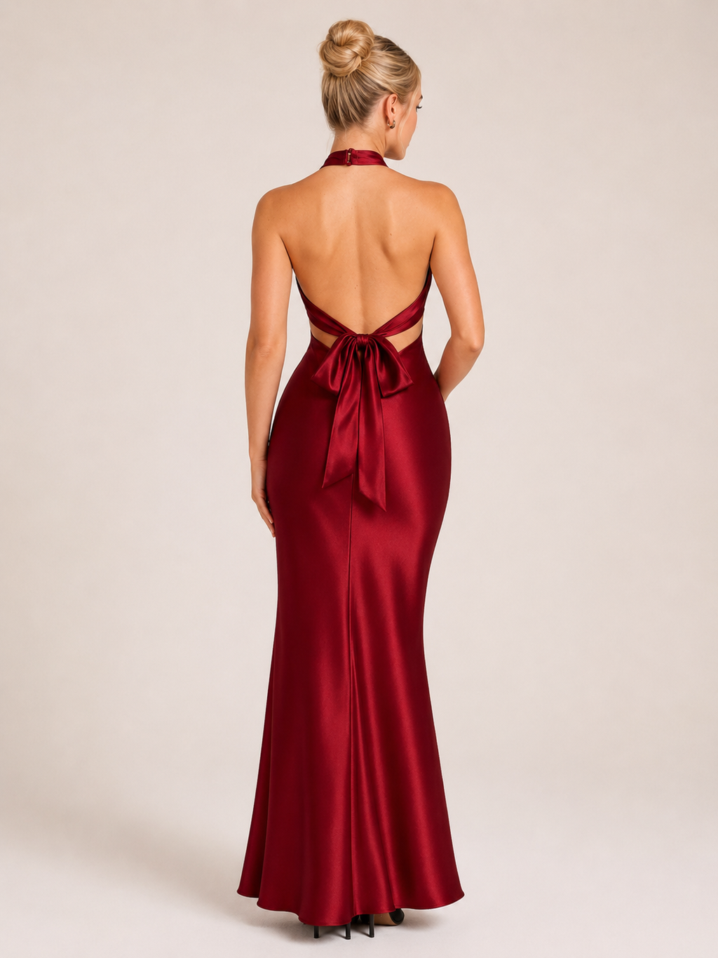 Leonora - Halter Avondjurk Met Open Rug Voor Gala