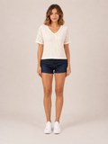 Pernille - Beige T-shirt Dames Met V-Hals En Luchtige Pasvorm