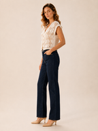 Paulina - Witte Dames Jacquard Top Met V-Hals En Open Details