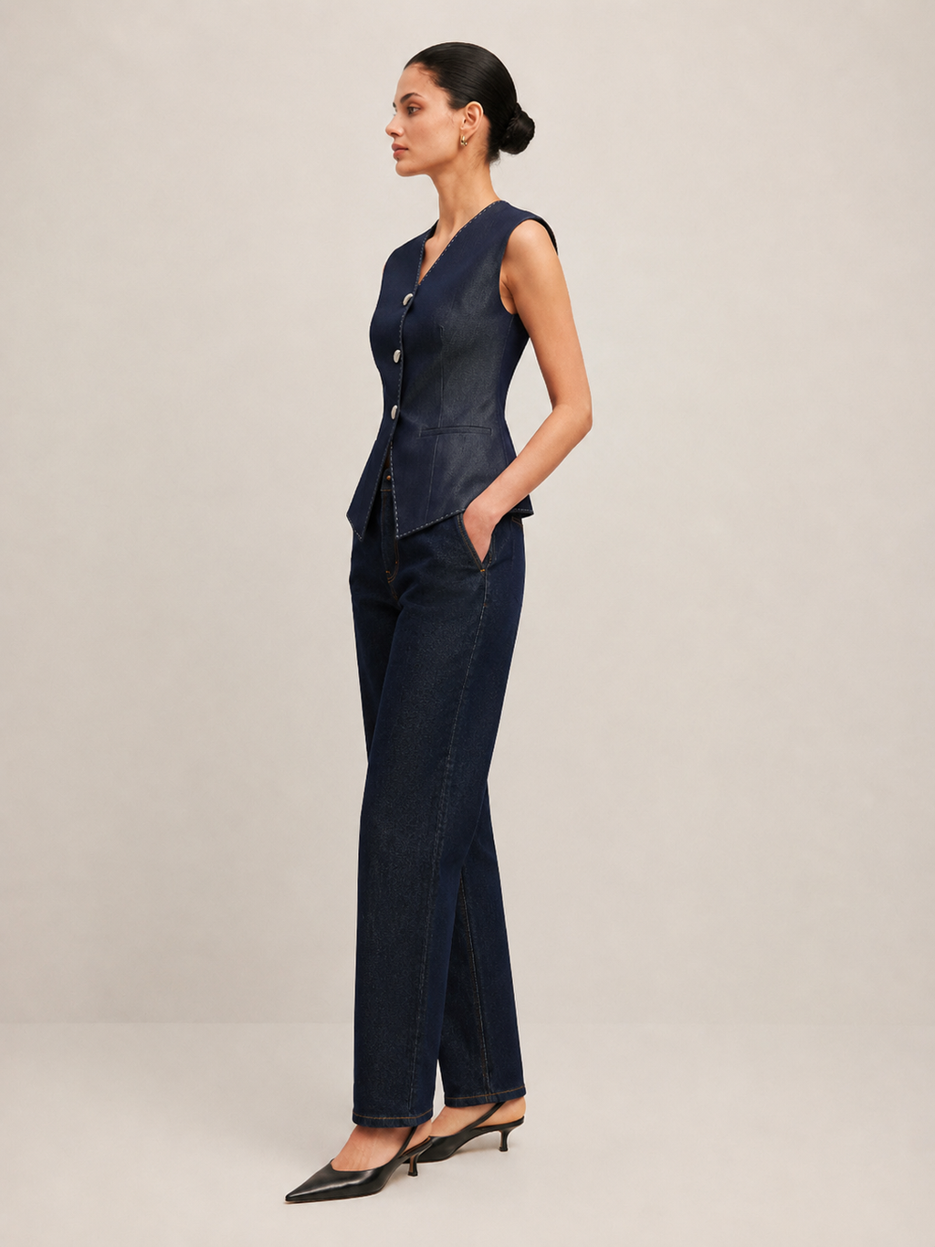 Petronella - Midnight Navy Dames Gilet Met Peplum Pasvorm En Contraststiksel