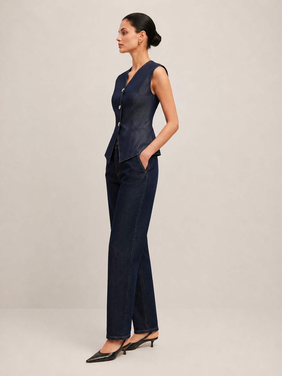 Petronella - Midnight Navy Dames Gilet Met Peplum Pasvorm En Contraststiksel