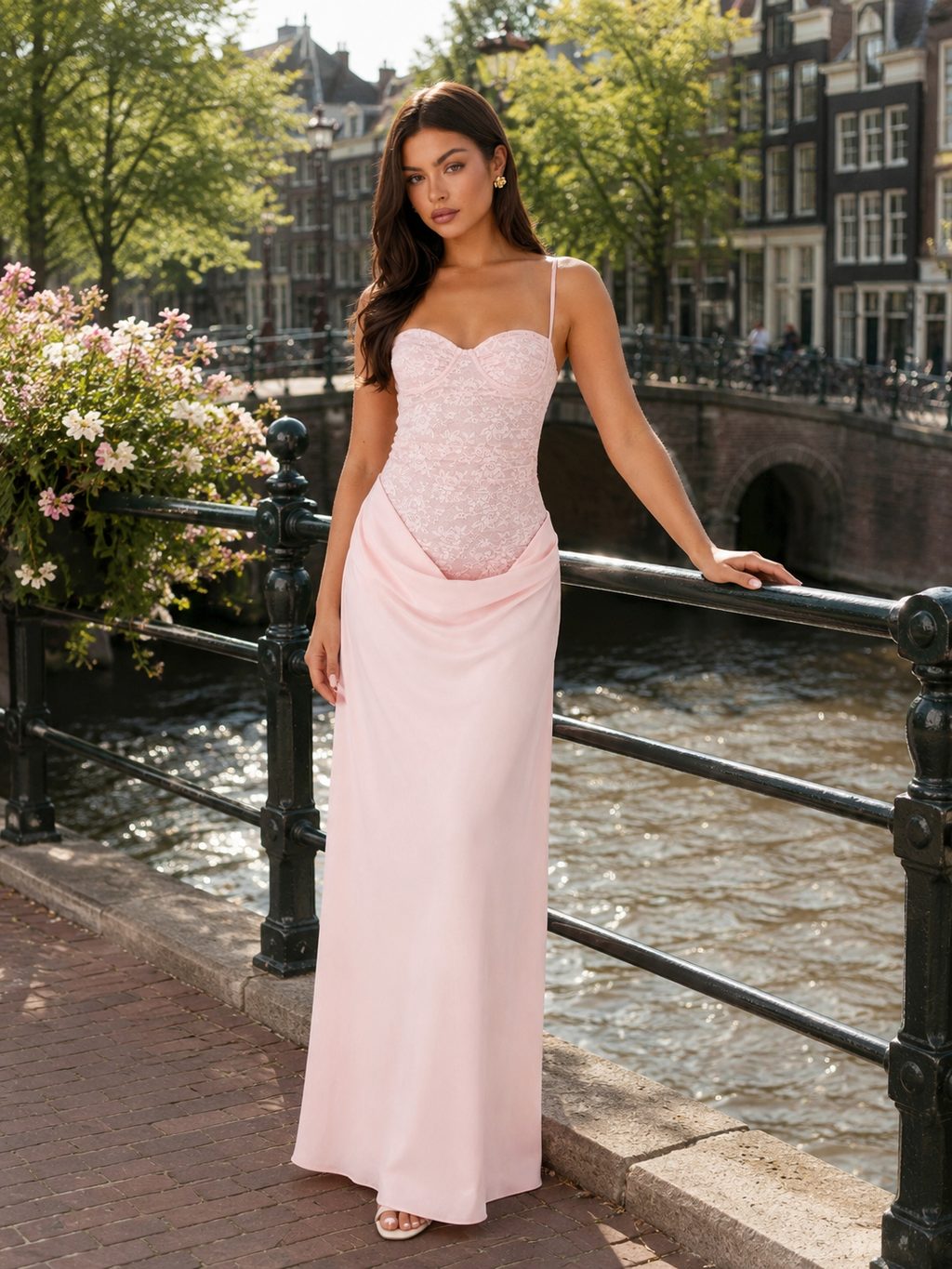Paulien - Roze Dames Set Met Kanten Corset Top En Satijnen Maxi-rok