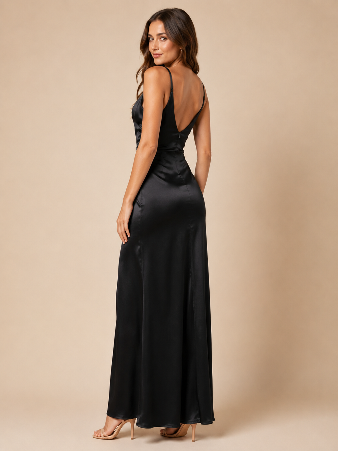 Quinelle - Satijnlook midijurk met V-hals en hoge split