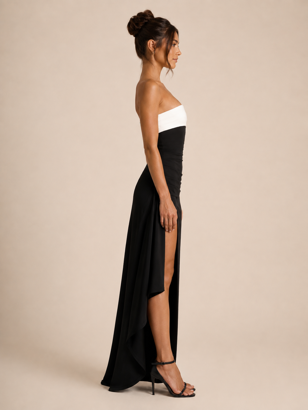 Leontine - Strapless avondjurk met hoge split