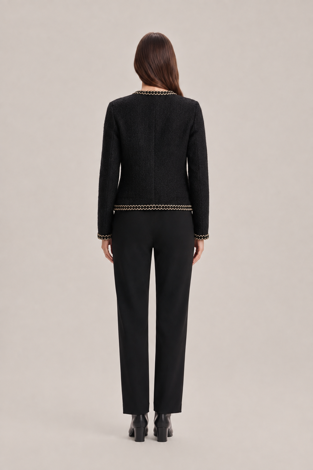 Oona - tweed jasje met parelknopen en kettingrand