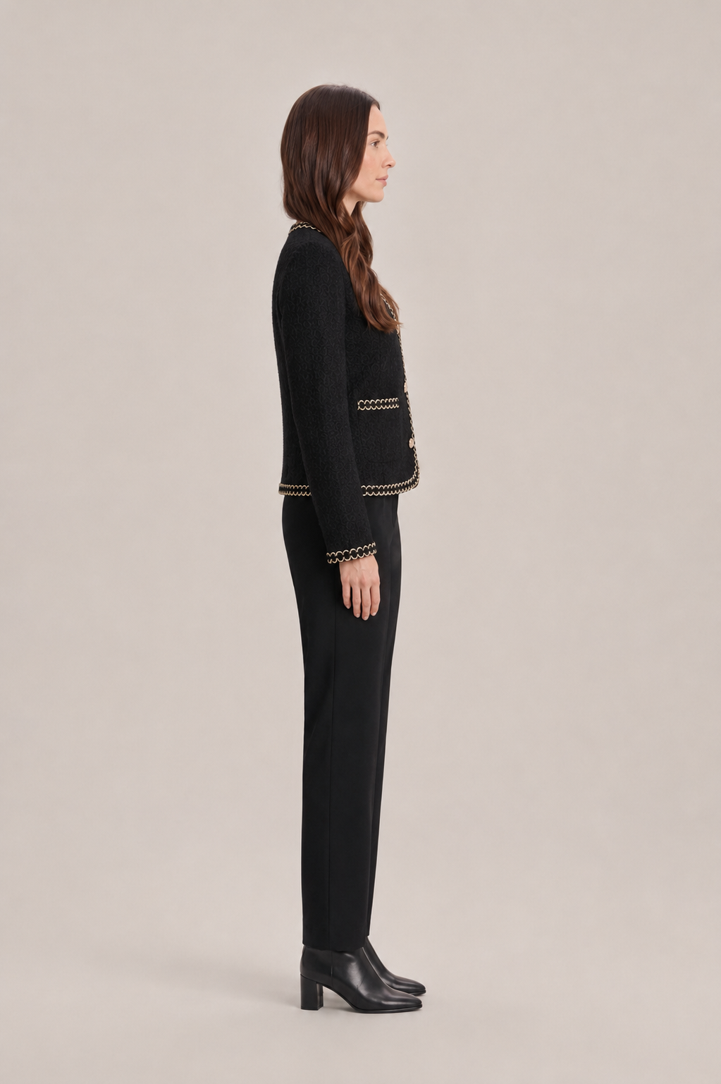 Oona - tweed jasje met parelknopen en kettingrand