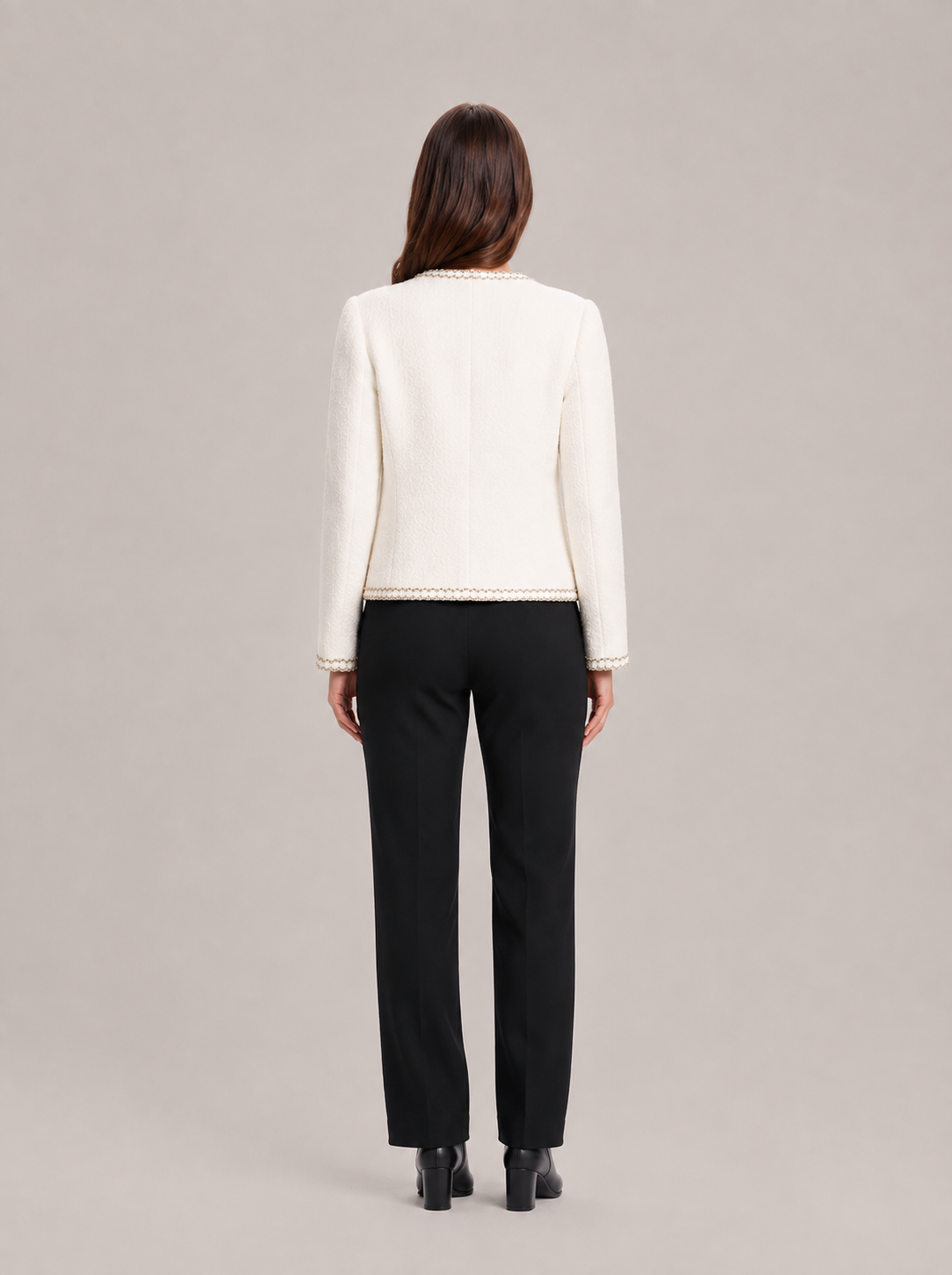 Oona - tweed jasje met parelknopen en kettingrand