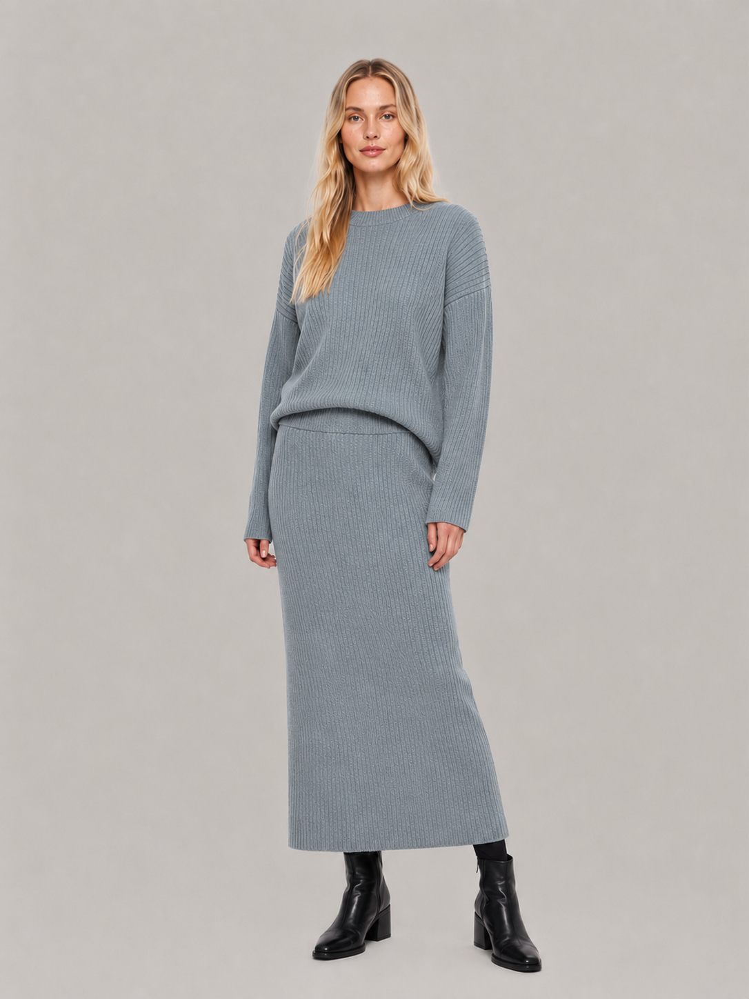 Ylva - dames truipak met ribgebreide trui en aansluitende rok in los model
