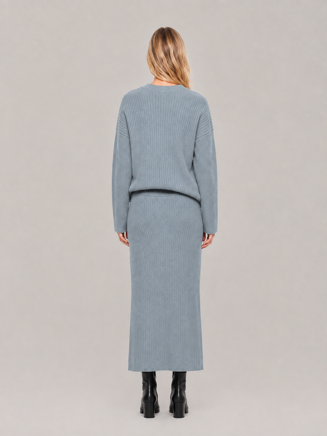 Ylva - dames truipak met ribgebreide trui en aansluitende rok in los model