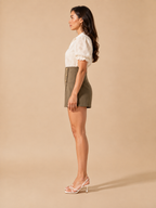 Angelina - High-waist shorts met A-lijn en knoopdetails