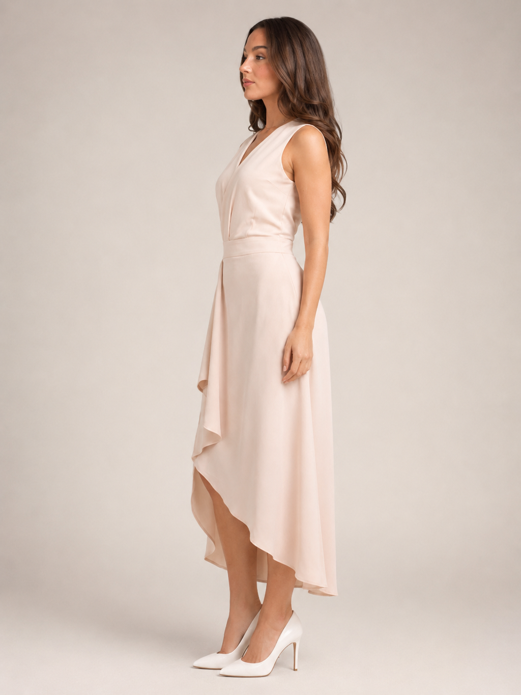 Maaike - Beige Midi-jurk Met Overslag En Asymmetrische Zoom