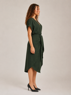 Margot - Donkergroene Midi-jurk Met Overslag En Ceintuur