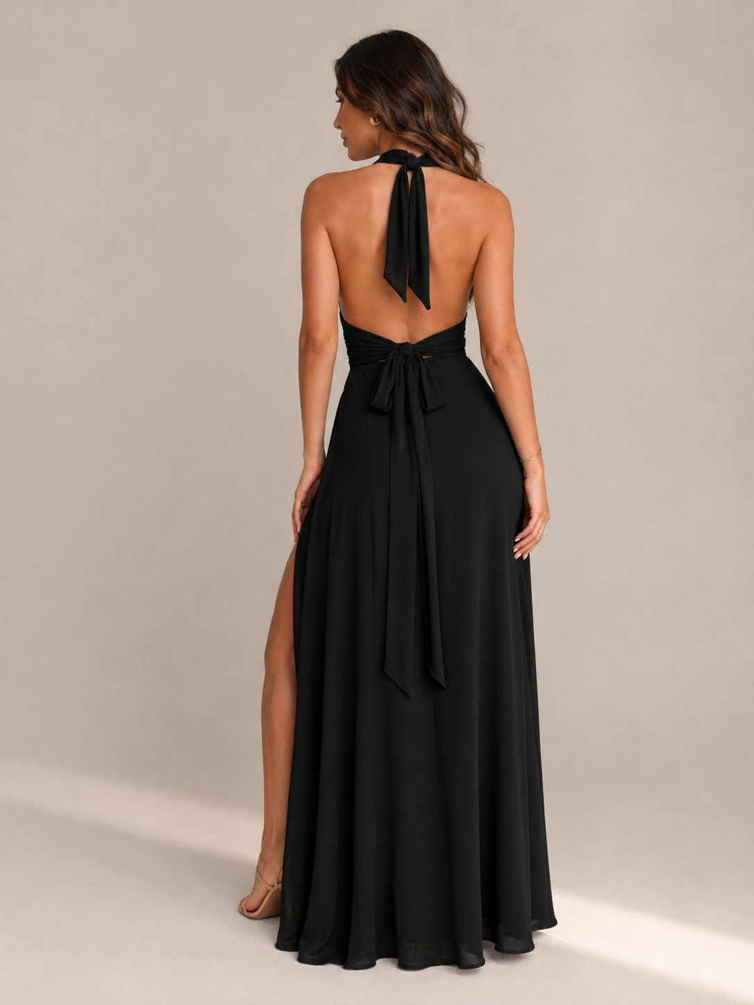 Mathilde - Zachtroze Halter Maxi-jurk Met Diepe V-hals En Hoge Split
