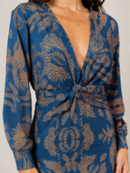 Milena - Donkerblauwe Midi-jurk Met Bloemenprint En Knoopdetail