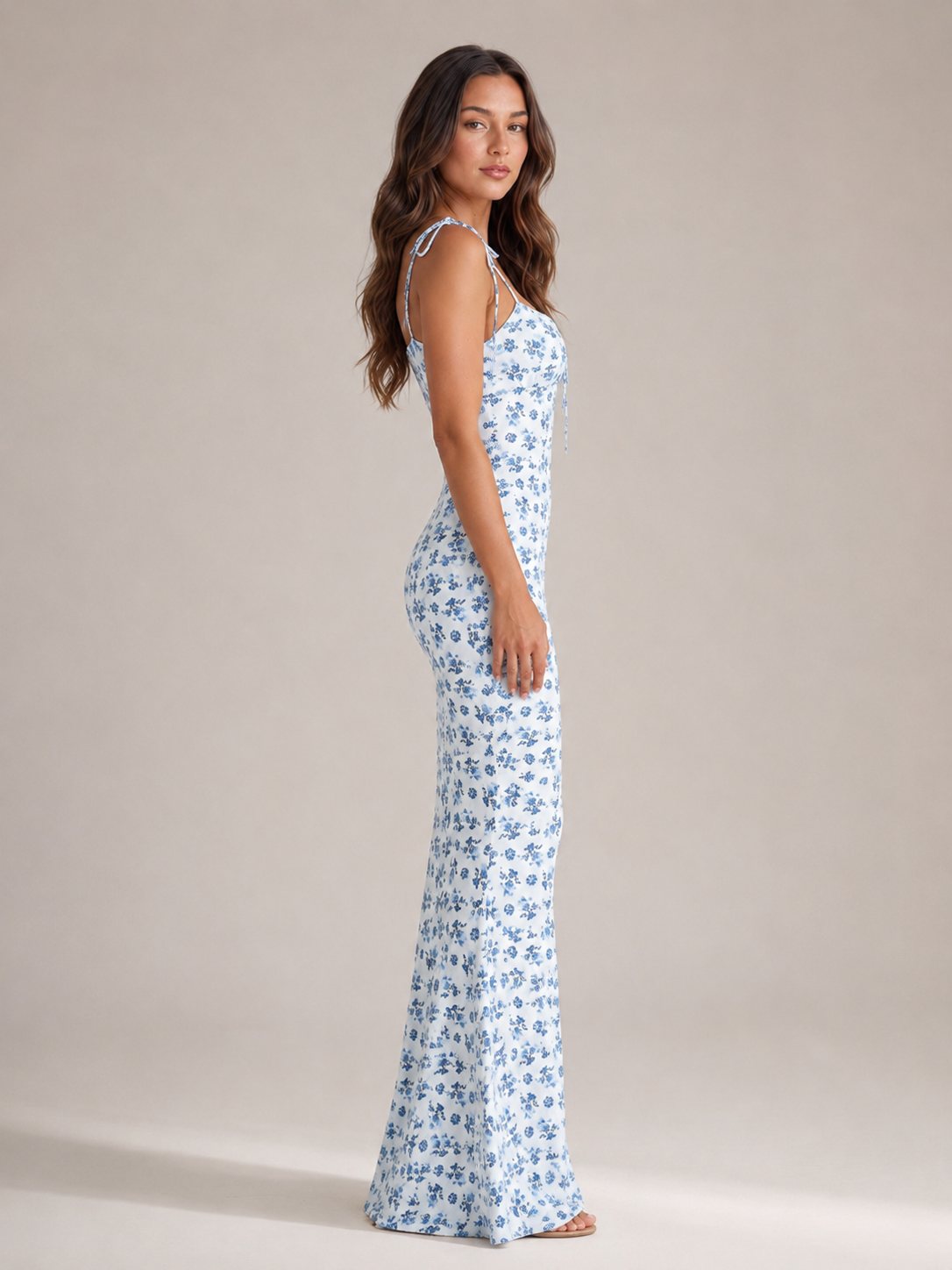 Mira - Blauwe Maxi-jurk Met Bloemenprint En Strikdetails