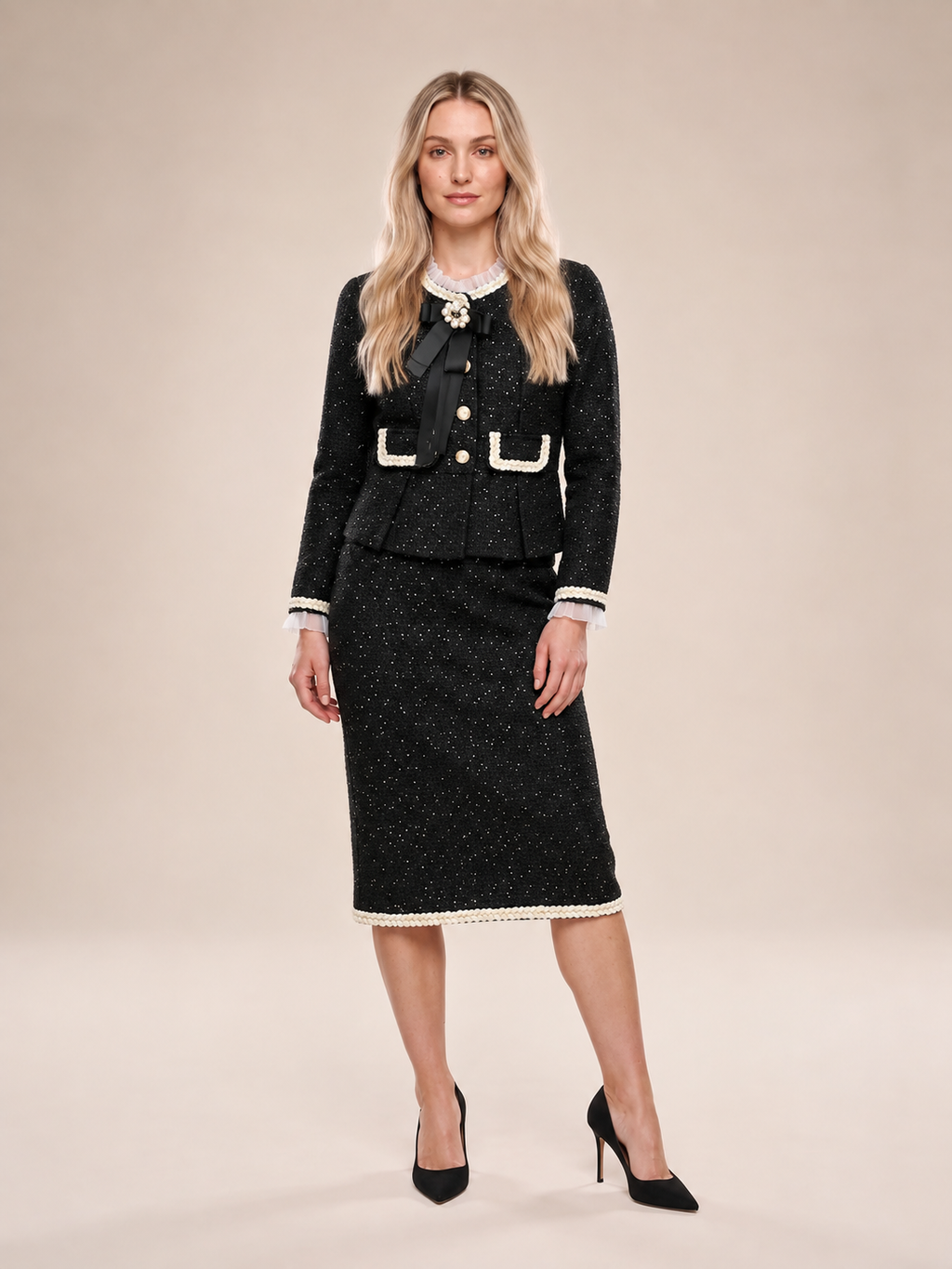 Odile - zwart getailleerd dames tweed pak met rok en pareldetails