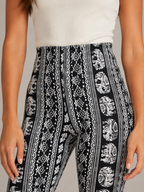 Qadence - Dames Flared Broek Met Sierlijke Print