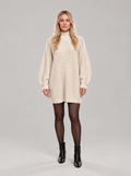 Adrienne - dames trui met hoge col en oversized pasvorm